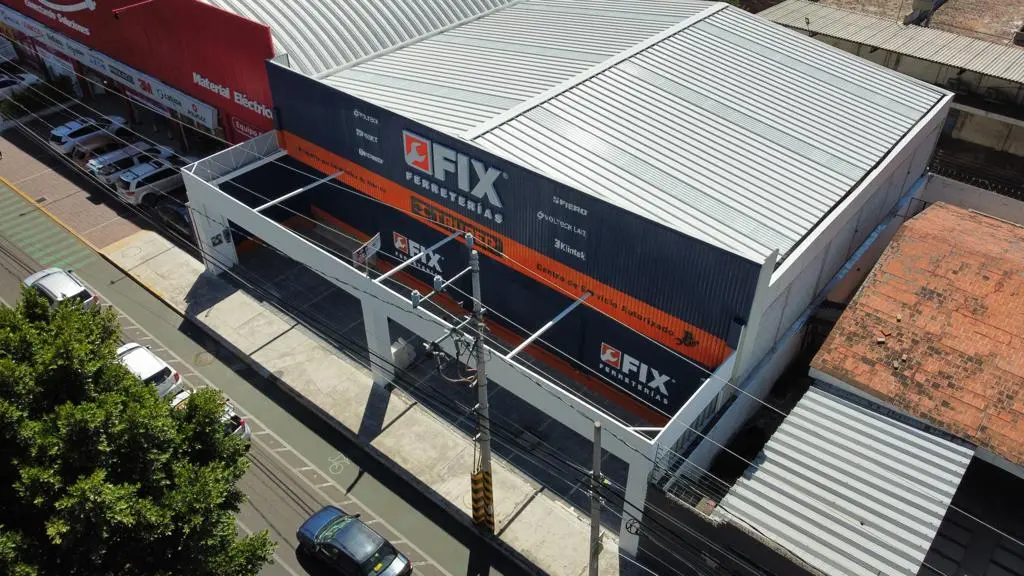 Construcción de almacen comercial e industrial fix