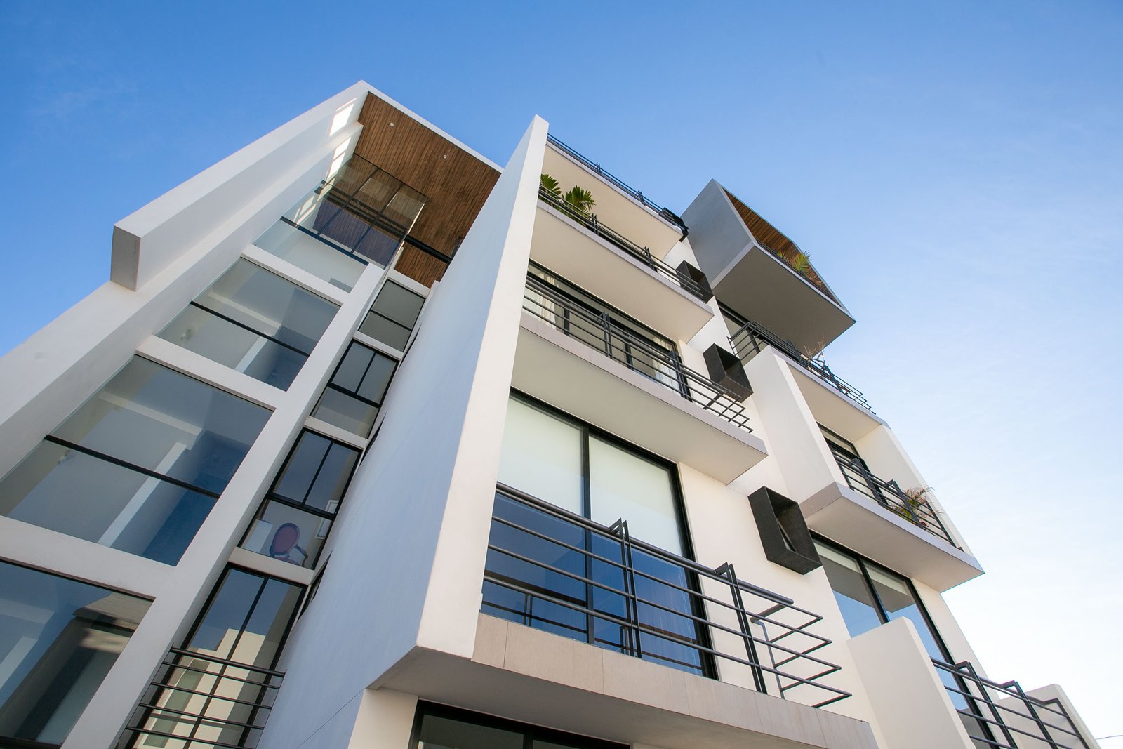 Vivienda multifamiliar diseñada por el arquitecto Rafael Corro López