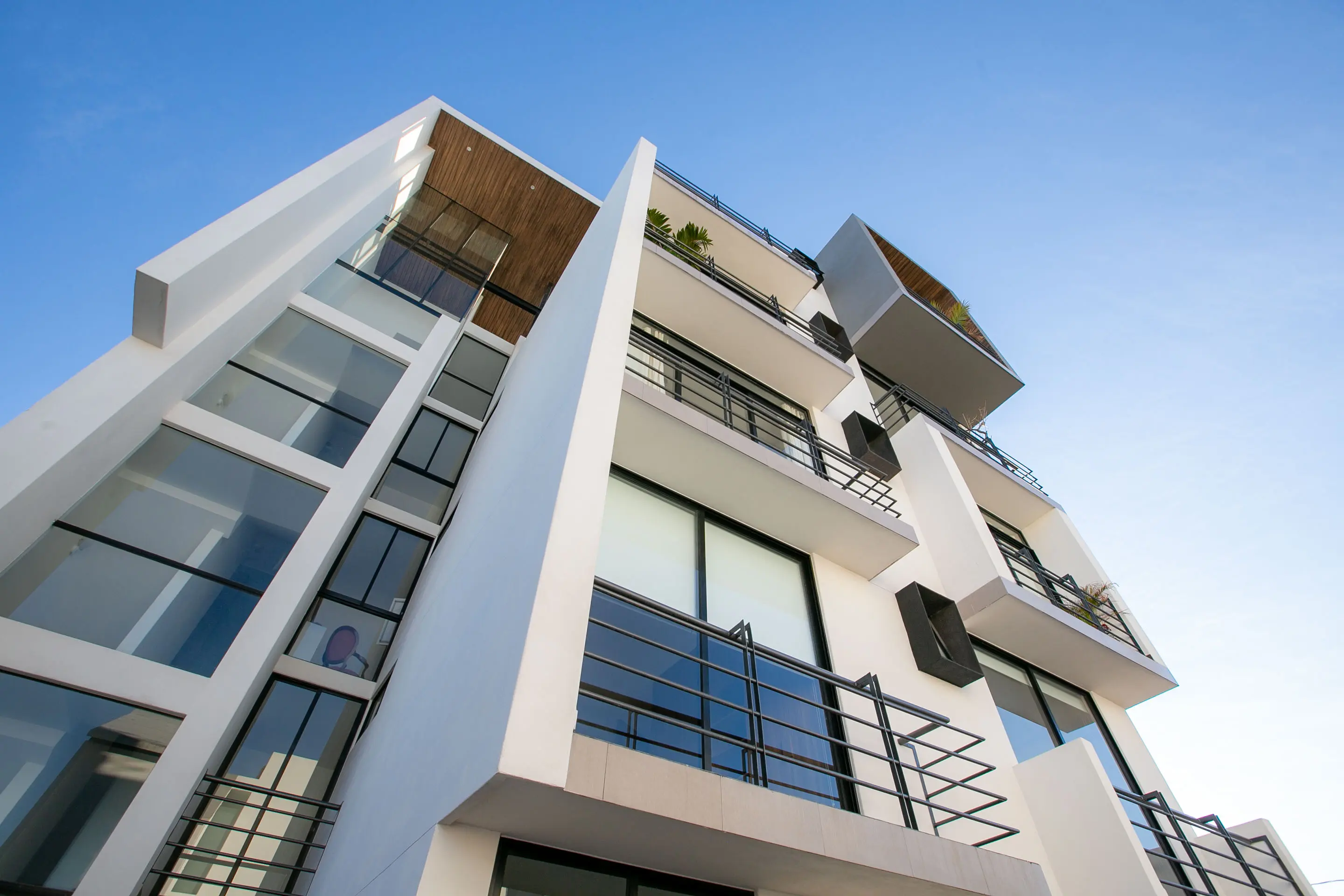 Vivienda multifamiliar diseñada por el arquitecto Rafael Corro López